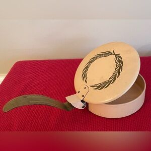 Vintage Nashco breadcrumbs holder